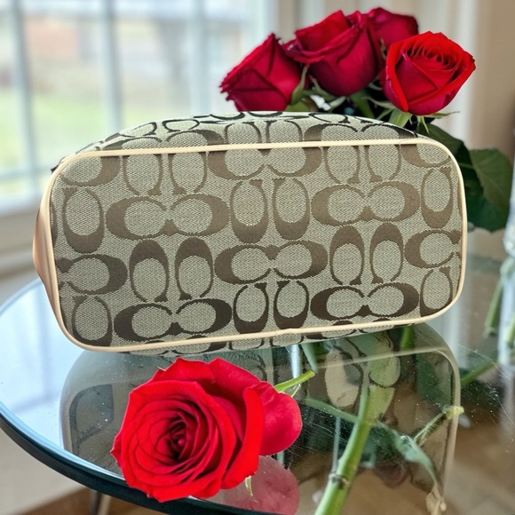 Coach Legacy Weekend Signature Shoulder Bag - Style 23702 - Pristine Condition - Picture 8 of 10